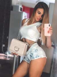 Büyüleyici Türk Escort Melis ile Tüm Zevklere Yelken Açın