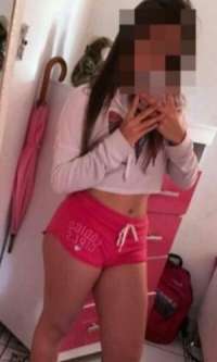 Gerçek Escort'taki Dövme Sanatına Aşık Bayanın Portresi