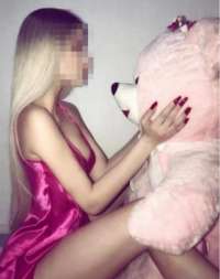 Kendine Güvenen ve Bağımsız: Genç Escortlar Bölgesinin Çarpıcı Kadını