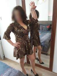 Olgun Escortlar Bölgesinin Sarışın ve Seksi Tanınmış Kadını